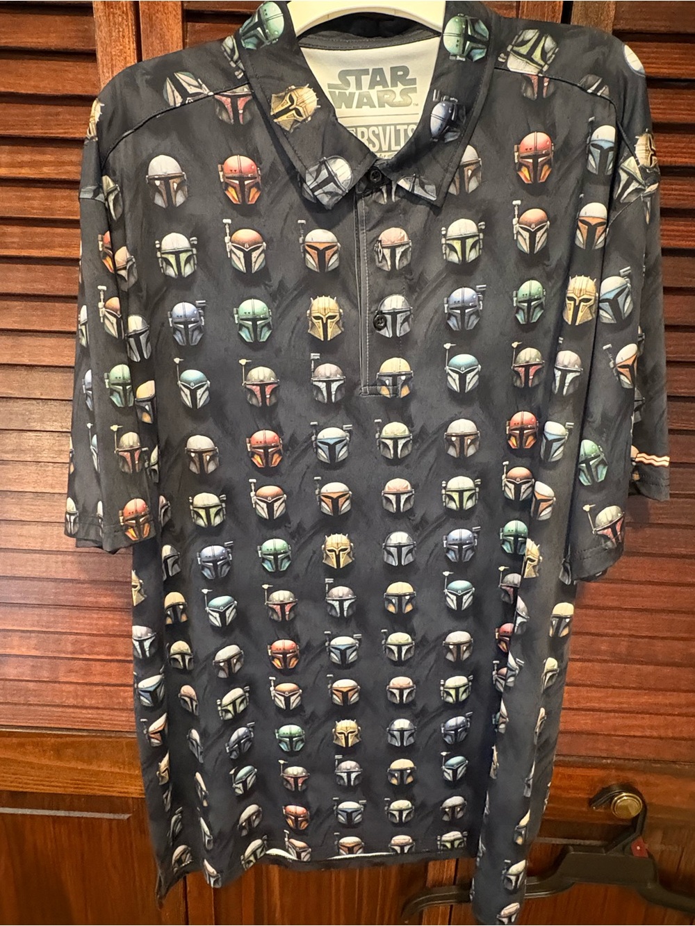 Star Wars Men’s Black Graphic Short-Sleeve Shirt - Mandalorian Helmet Print